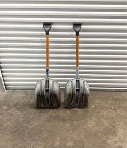 (2) Husky 31 in. Wood Handle D-Grip Poly Scoop Shovels