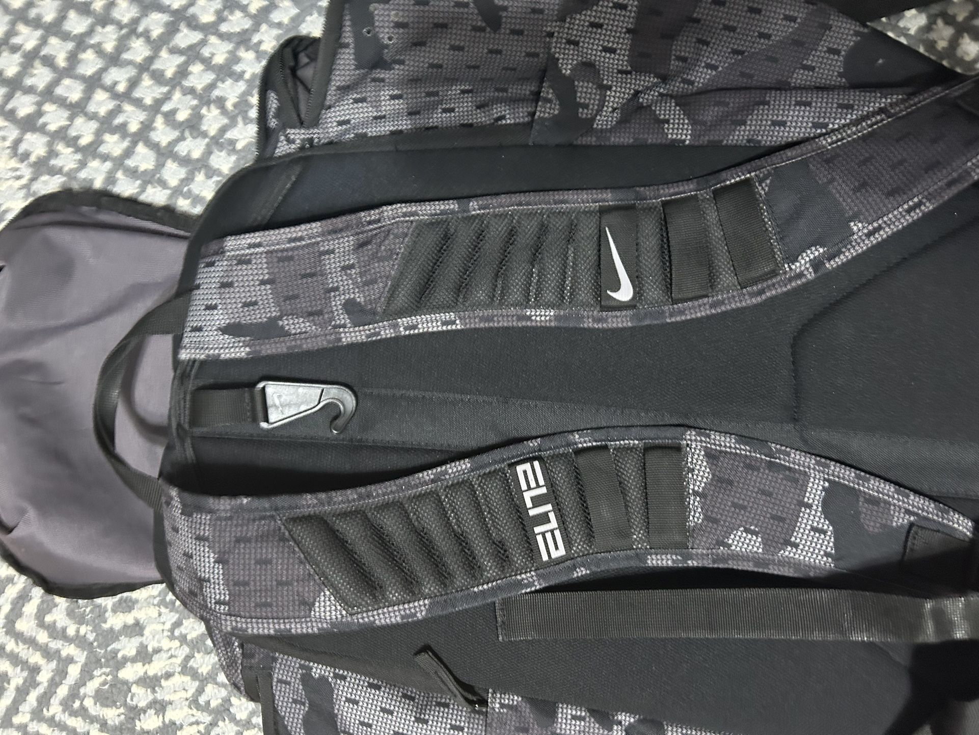 Nike Hoops Elite Pro Men's Basketball Backpack Black/Gray Camouflage