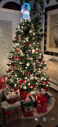 6 foot Xmas tree with storage bag and all ornaments