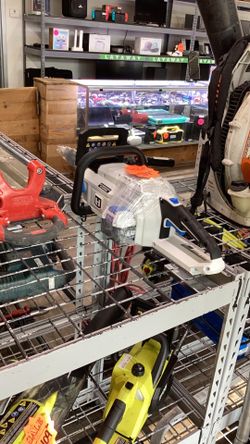 Hart chain saw with batt