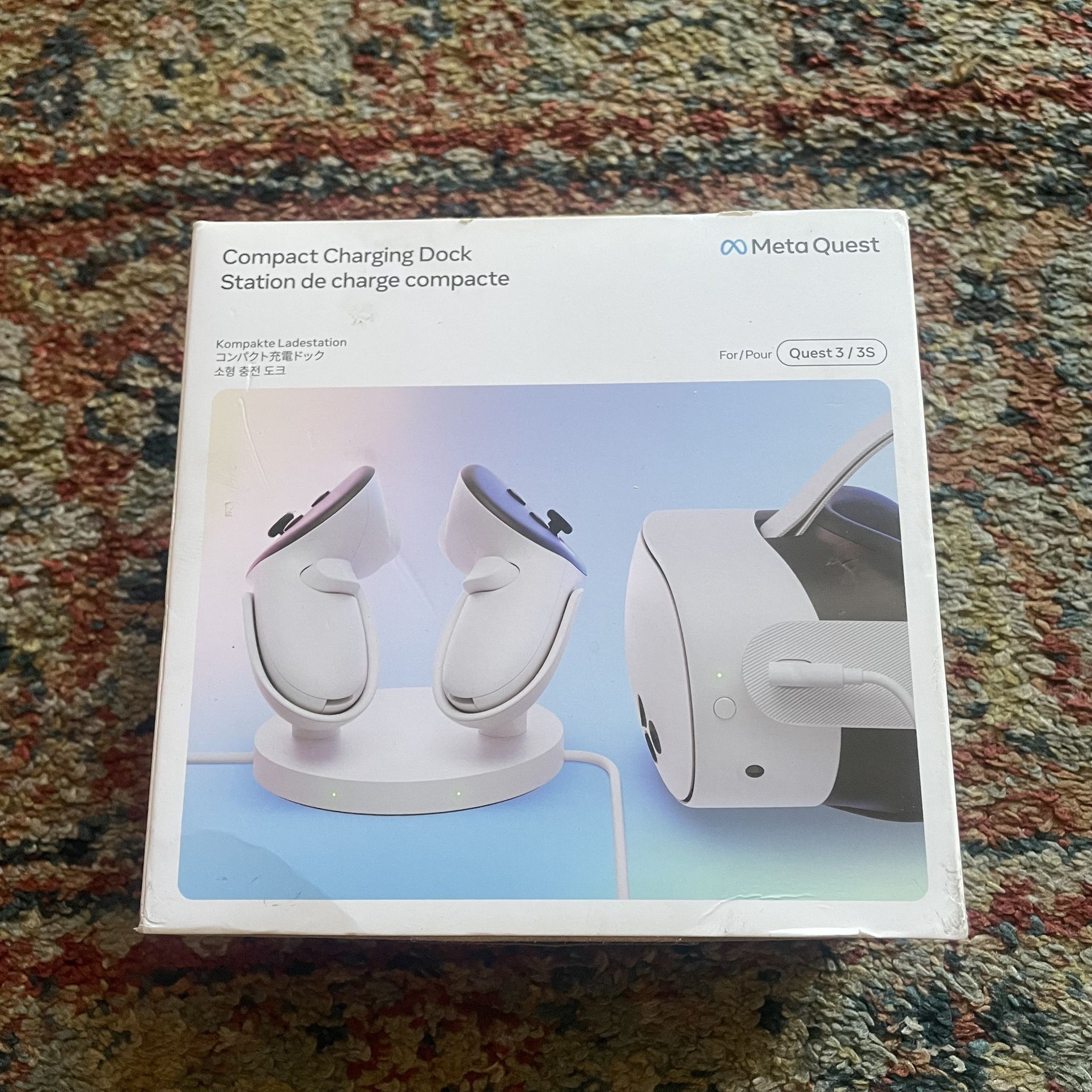 Compact charging dock station for quest 3 or quest 3s
