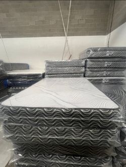 Queen Mattress And Boxsprings 180$ 