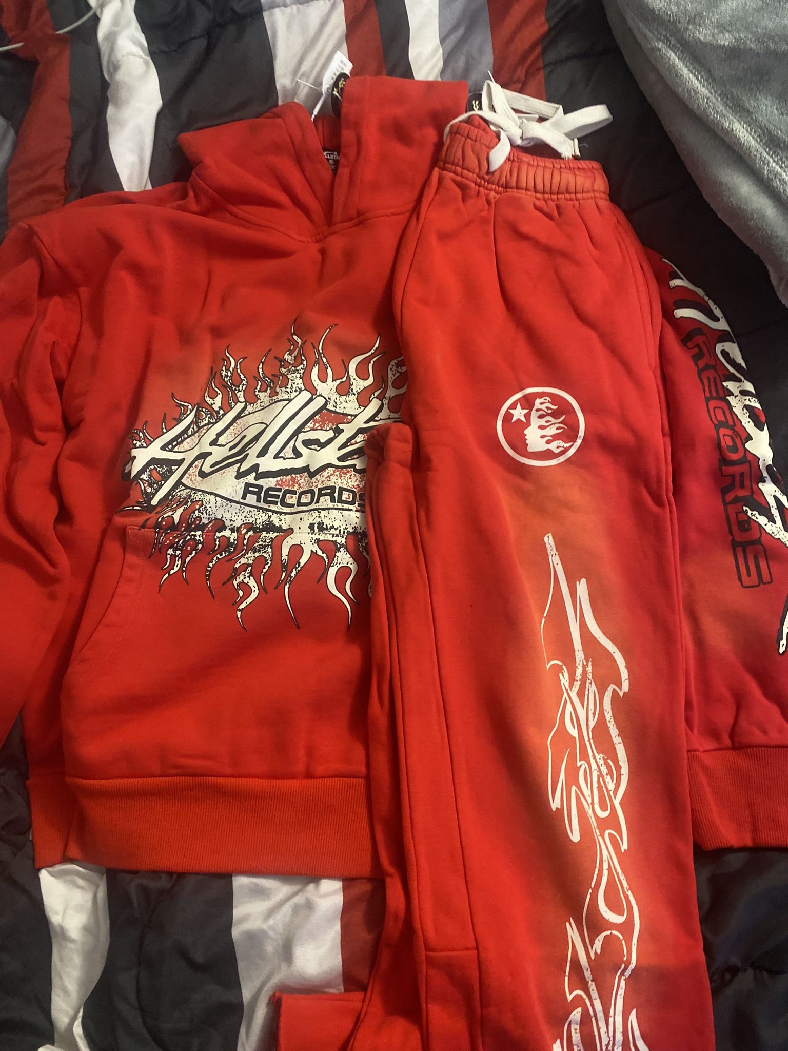 Red hellstar sweatsuit