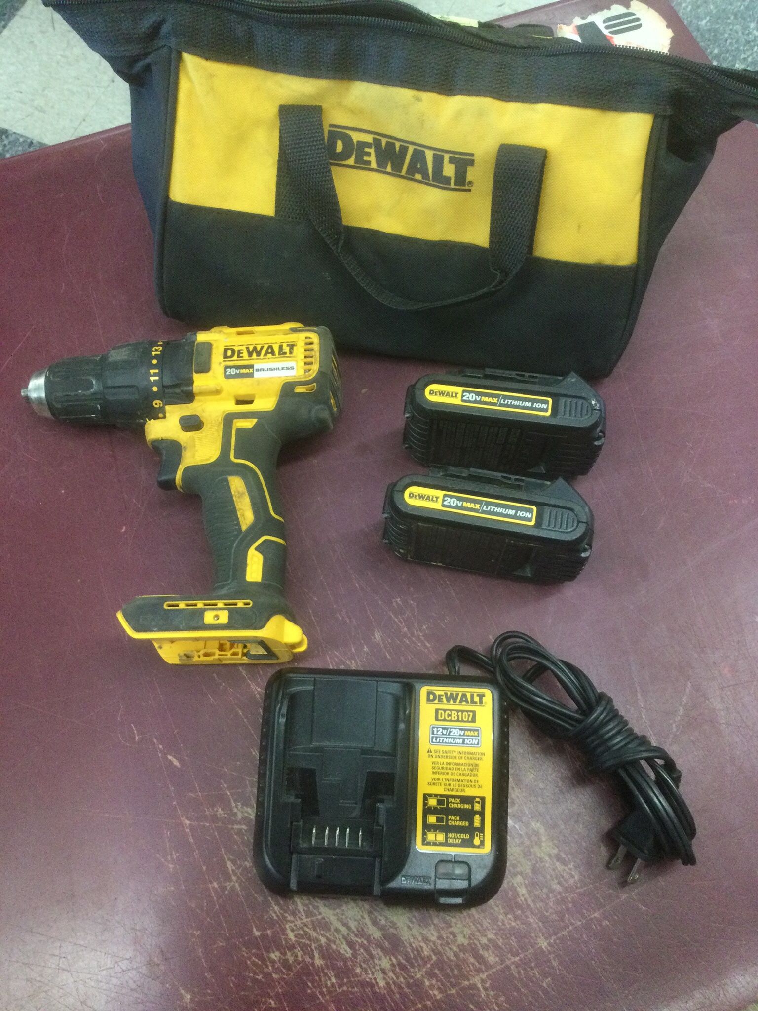 DEWALT 20V CORDLESS BRUSHLESS 1/2” DRILL / DRIVER KIT LITHIUM CHARGER BATTERIES BAG