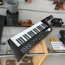 Alesis Vortex Wireless 2 - High-Performance USB MIDI Wireless Keytar Controller with Professional Software Suite Included,Black

