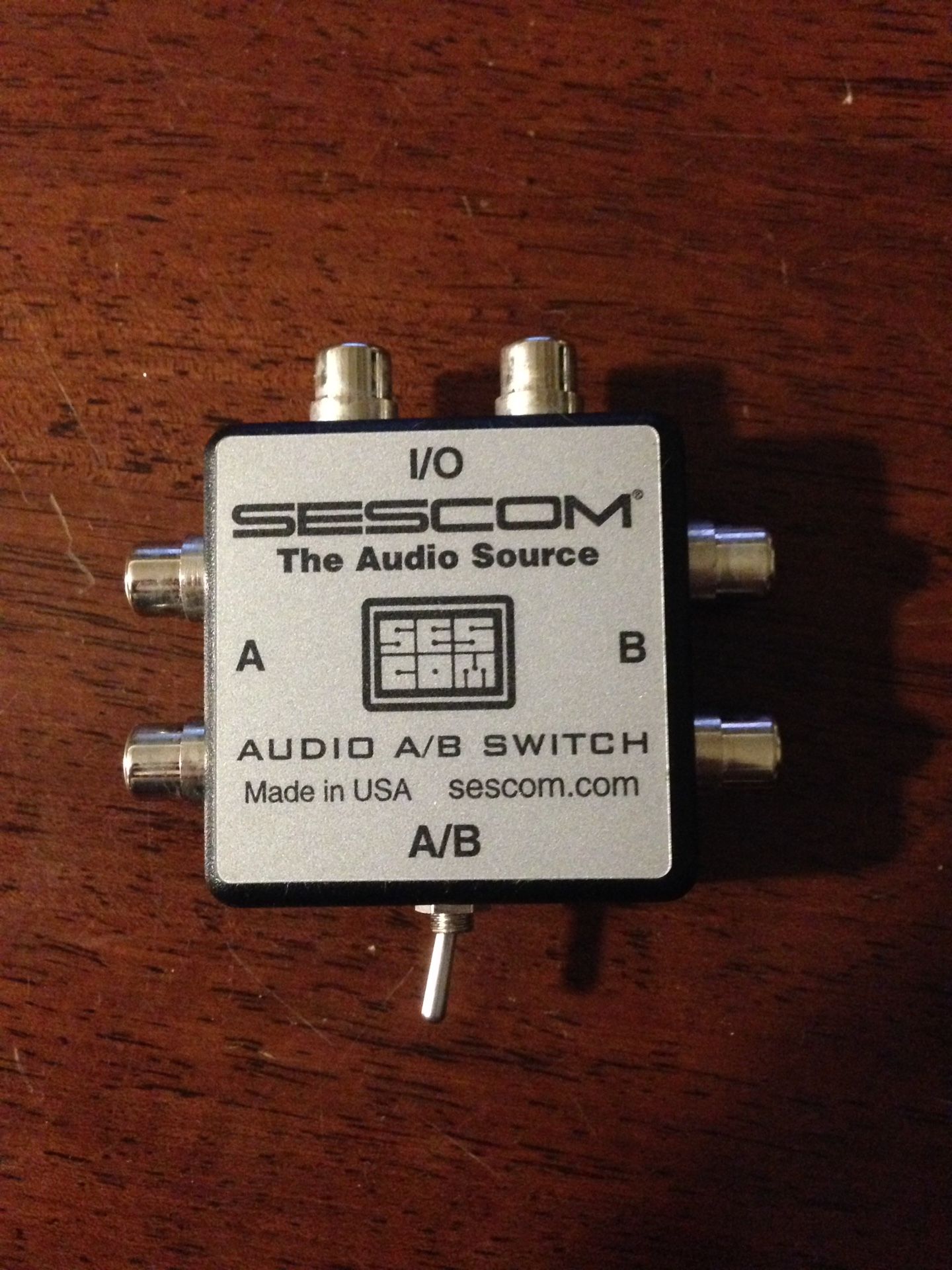 Sescom SES-AUDIO-AB RCA Stereo Audio MP3 iPod FLAC WMA A/B Switch