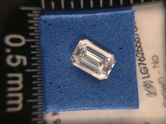 Esmerald 0.92 carat-Laboratory grown diamond (IGI)