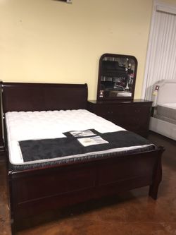 Cherry sleigh bedroom set ! FREE DELIVERY