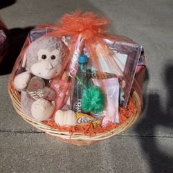 Last Minutes Valentines Gift Basket 