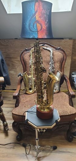 Saxophone Lamp 2 USB ports on base