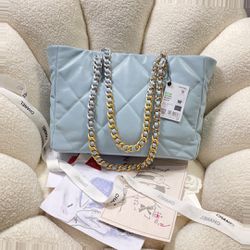 Chanel Shopping Bags 21 2 for Sale in Los Angeles, CA - OfferUp