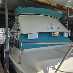 Tollycraft  26S Fiberglass  Boat