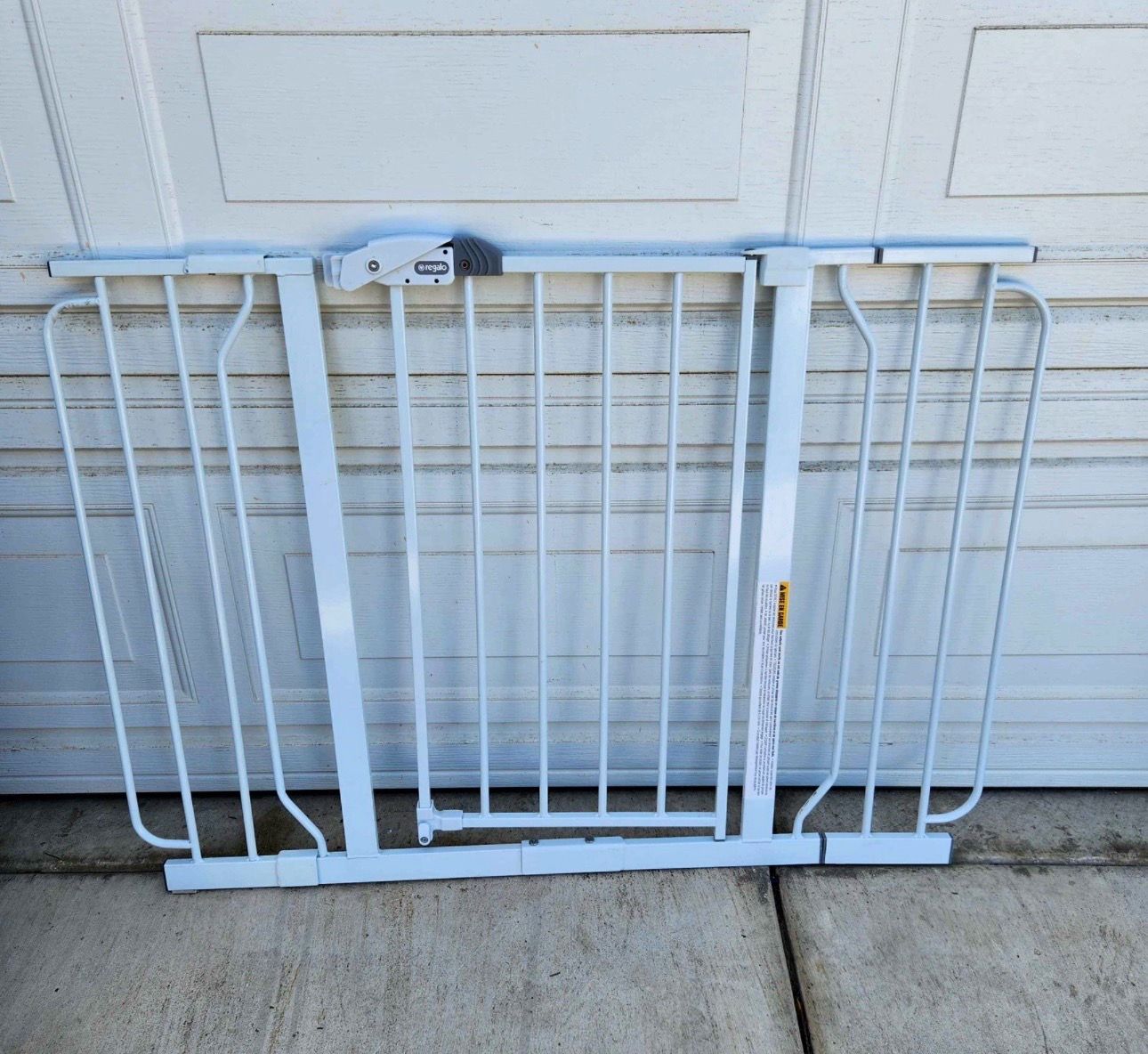 white baby/pet gate