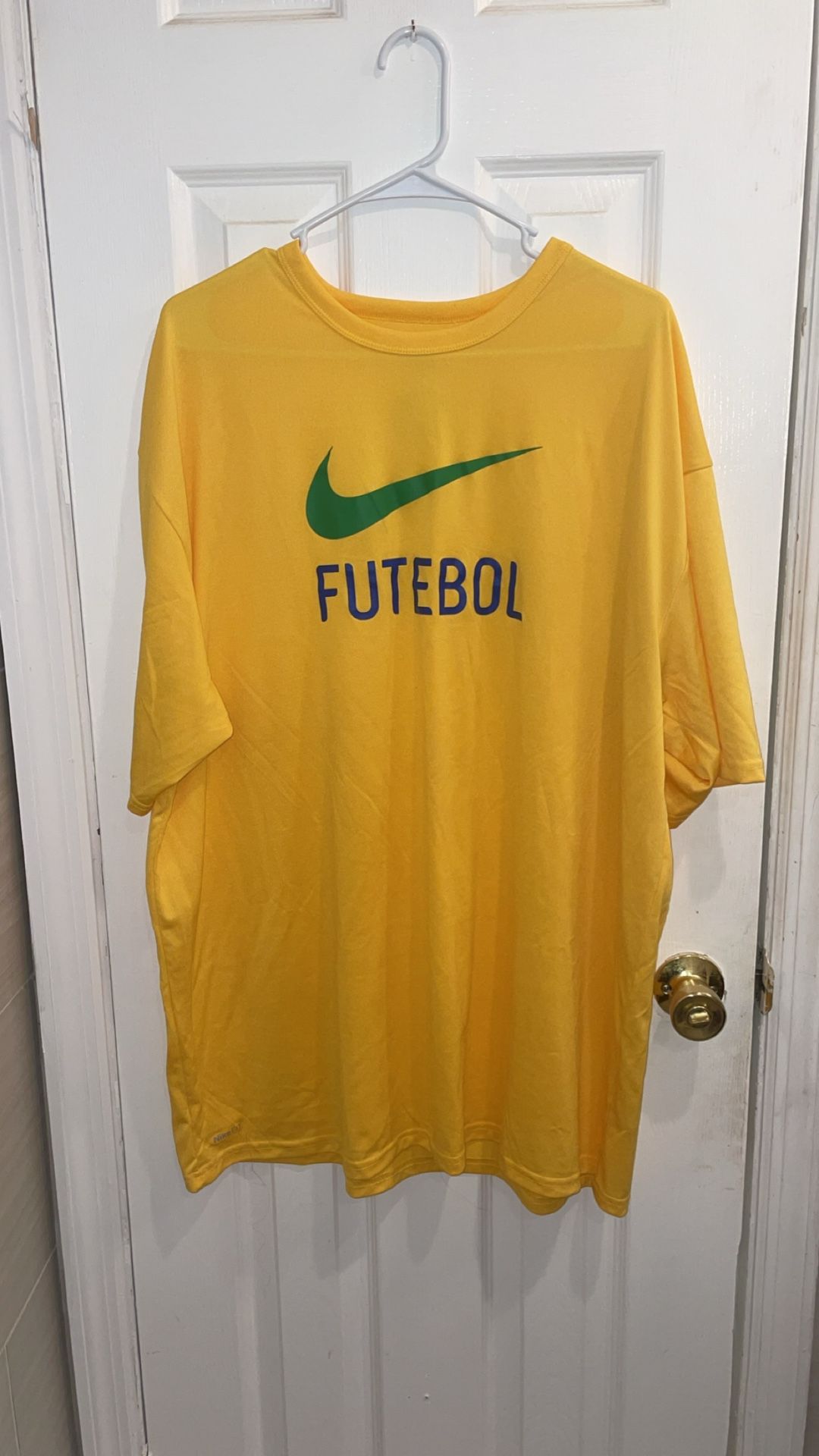 NWOT Nike Futebol Dri Fit 2XL Tshirt