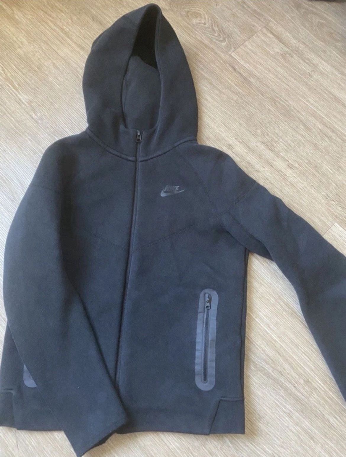 Nike Tech