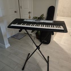 Yamaha Keyboard Piano With Stand