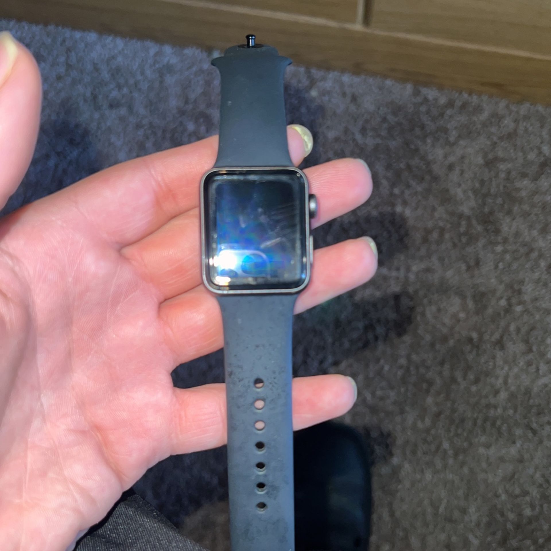Sell cracked apple store watch series 3