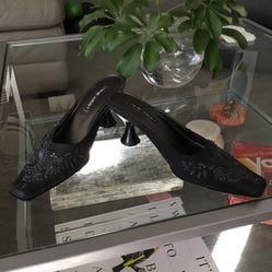 Pretty Women’s Shoe/ Mule Heel