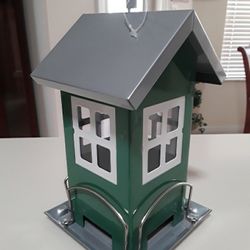 Bird Feeder In Weeki Wachee Spring Hill