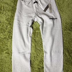 Light oak essentials sweatpants size medium