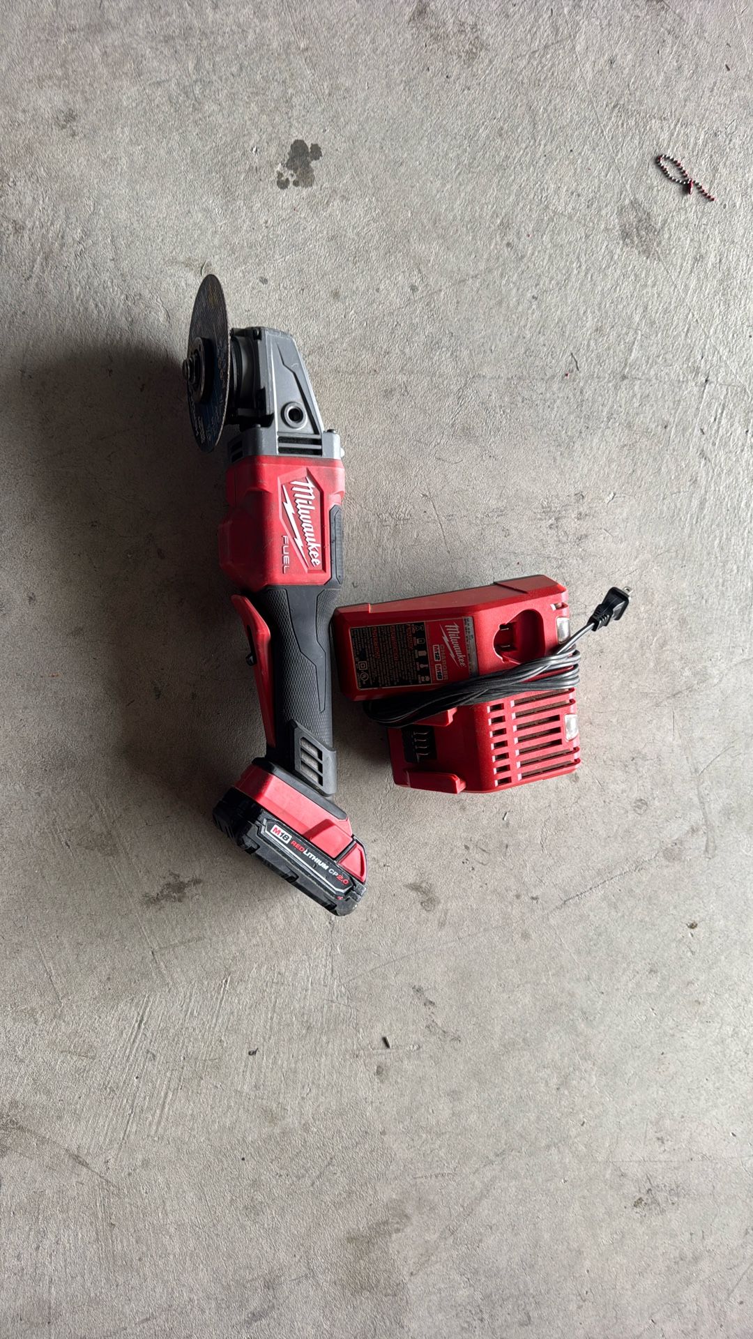 Milwaukee Grinder Battery 🪫 2.0 And  Charger 🔌 