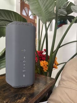 Sony SRS-XE300 - Brand New And Perfect For The Summer!