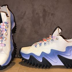 CHUCK TAYLOR SIGNATURE WEDGE SNEAKERS SZ 7 1/2 LIMITED ED GREAT GIFT