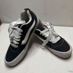 Vans Knu Skool sneakers in Black / True White.