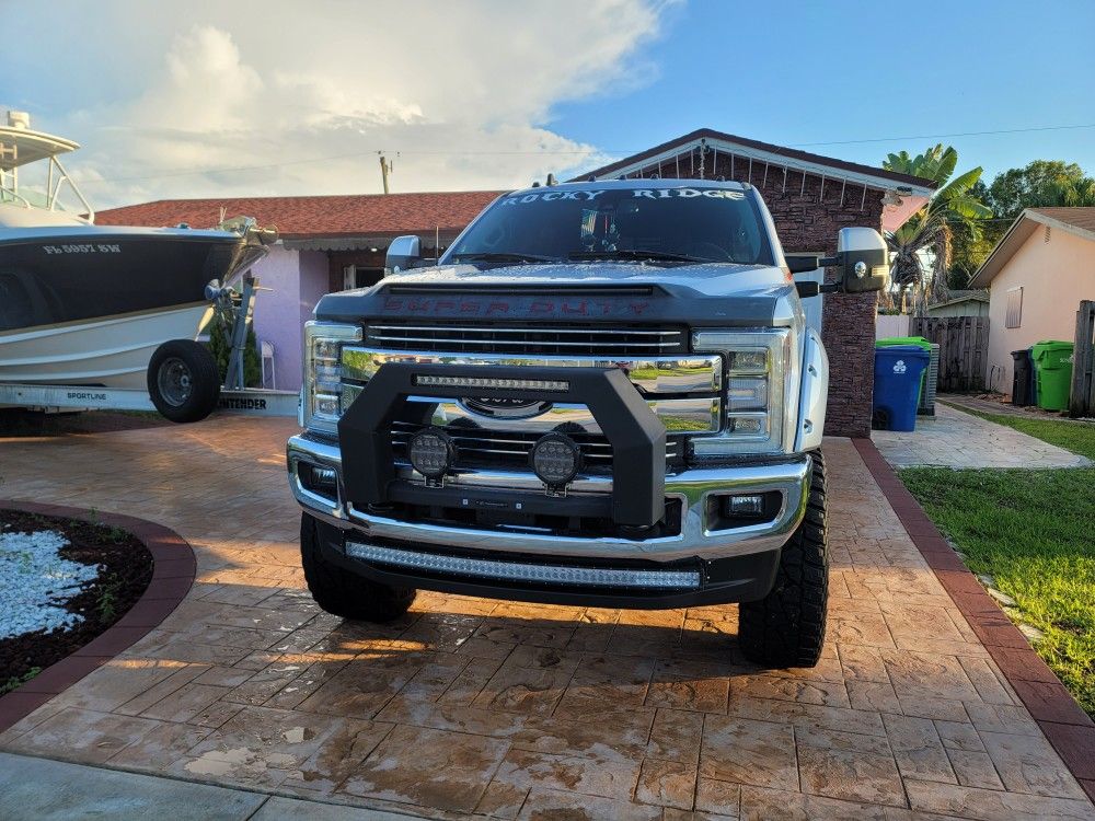 Full Front F 250 Lariat 2019.  Bumper, Led Light , Fender, Rejilla.