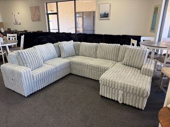 Large L-Shape Sectional Sofa in Light Gray