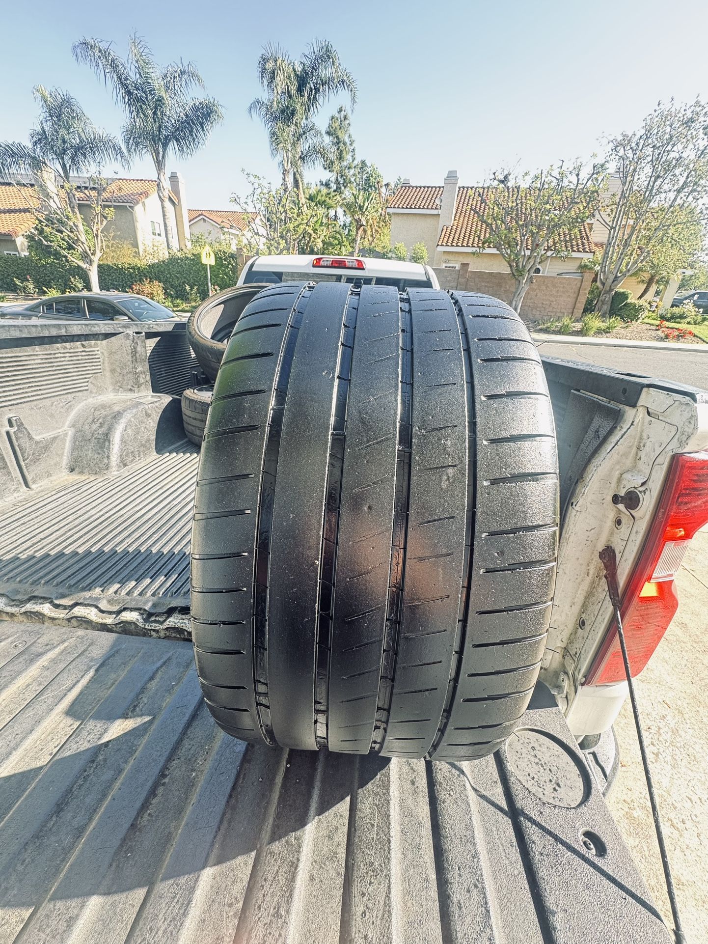 305/30/20 Michelin Pilot Sport 4s 70-80% Tread (1)