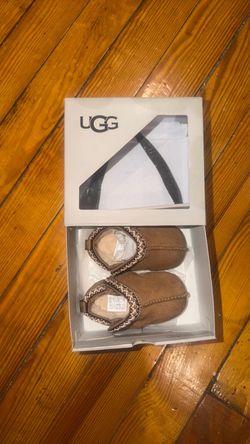 Ugg slippers size 2/3