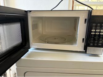 Oster .7 cu. ft. Microwave Oven