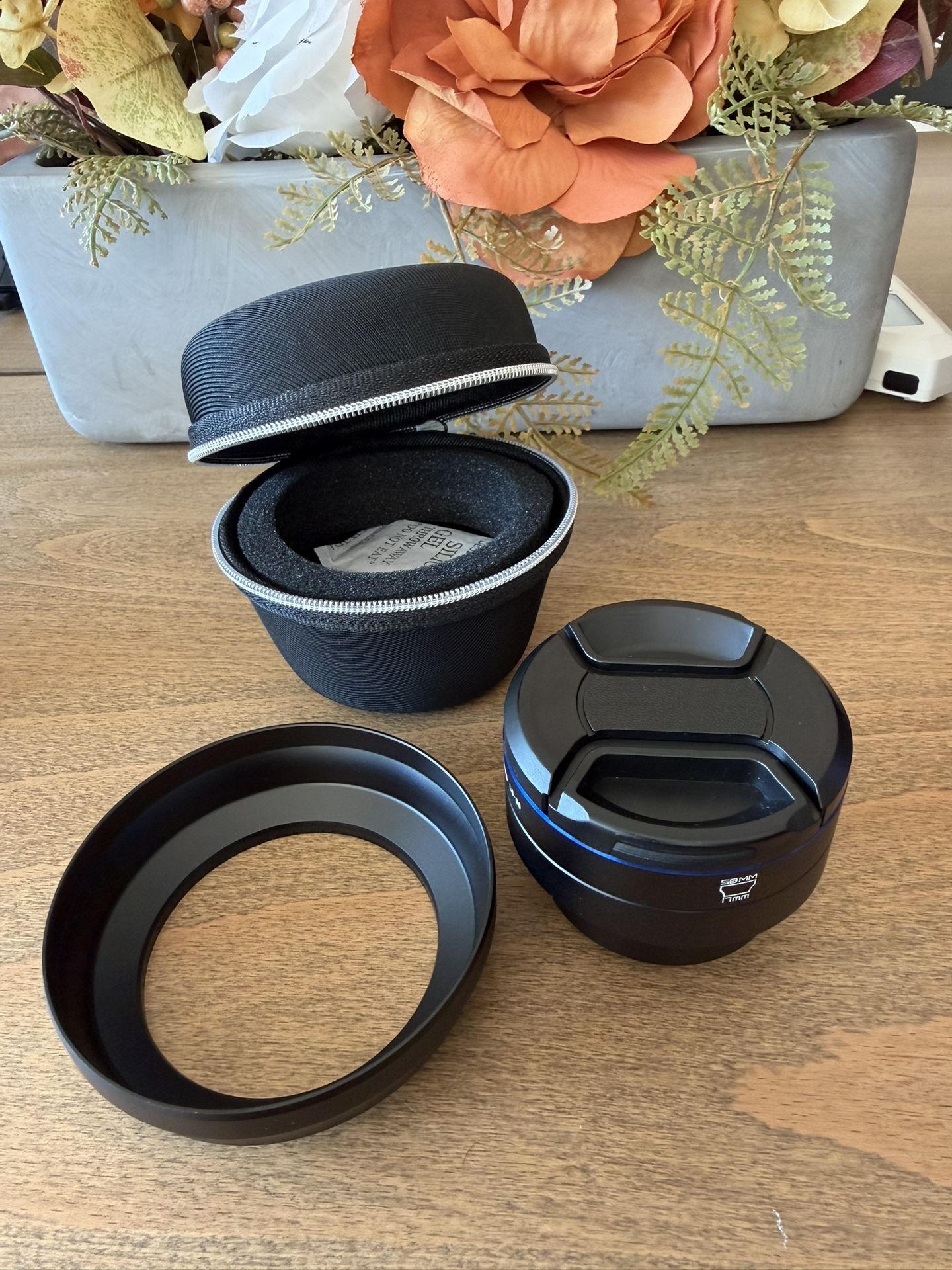 NEEWER LS-66 65mm HD Telephoto Phone Lens with 17mm Thread & Lens Hood