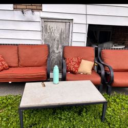 GORGEOUS & COMFY BALCONY OR PATIO SET! 