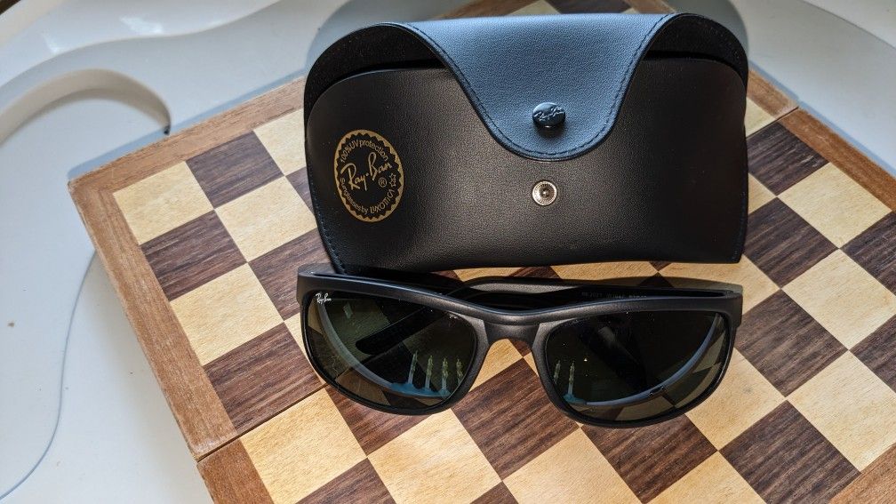 Brand New Ray-Ban Sunglasses With Extra Lenses