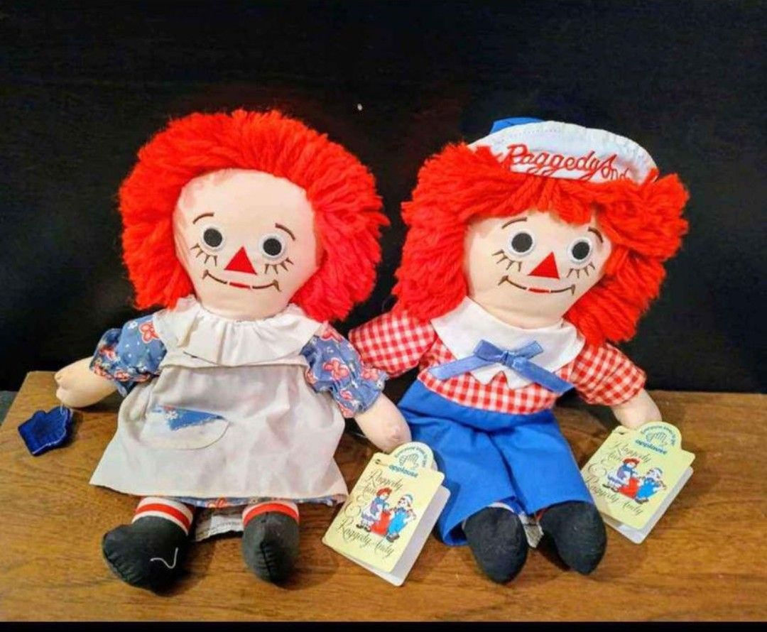 1991 Raggedy Ann/Andy Dolls
(w/tags)**Excellent Condition**