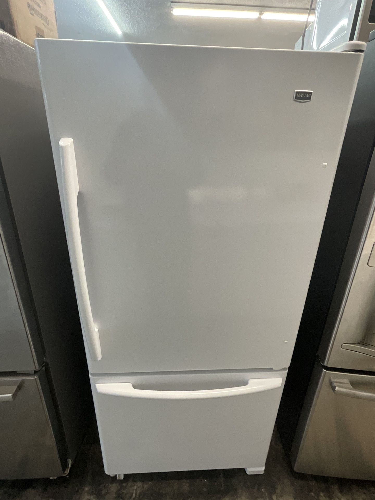 MAYTAG BOTTOM FREEZER REFRIGERATOR (30 Inch Wide)