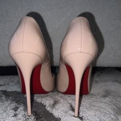 Louis Vuitton Bianca Red Bottom Heels for Sale in Saint Pete, FL - OfferUp