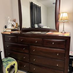 Dresser With Mirror 