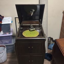 Vintage Victrola VV-80 Floor Phonograph – 1921 – Oak – Excellent Sound Quality