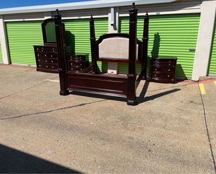 Free Delivery - Beautiful Ornate King Size Bedroom Set