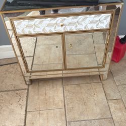 Mirror dresser