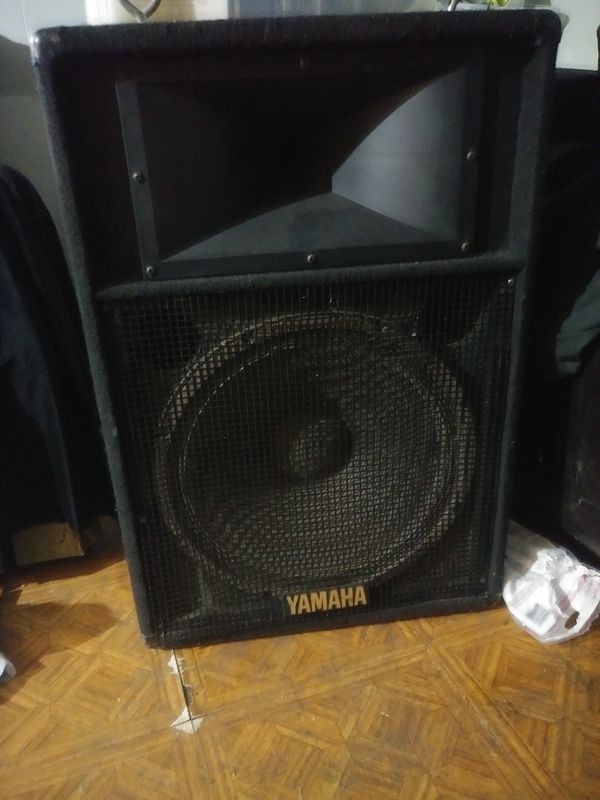 2 Yamaha 15 inch dj speakers for Sale in Moreno Valley, CA OfferUp