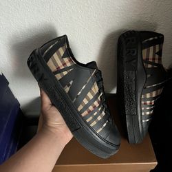 Burberry Black Shoes 
