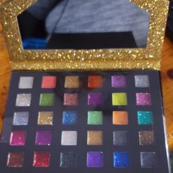 Great Valentines Gifts All Beautiful Eyeshadow Pallets And Brushes And You Can't Forget The Eyelashes Yes I Got Those To 