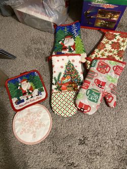 Christmas Xmas Hand Towels And Oven Mittens 