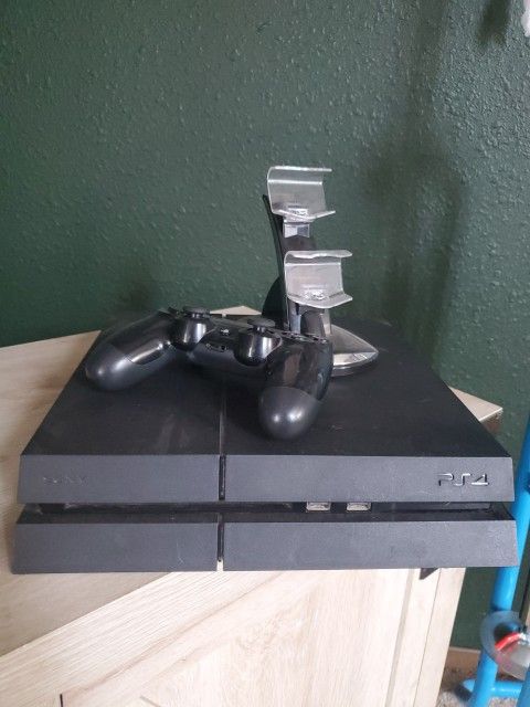 PS4 with Controller And Charging Stand