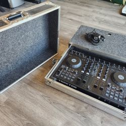 Traktor Kontrol S4 Controller w/ Flight Glide Case