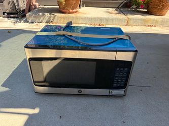 900 Watts GE Microwave
